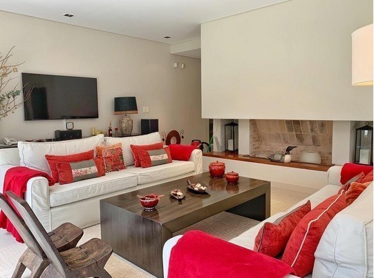 Excelente residencia en Barrio Privado en Laguna Blanca